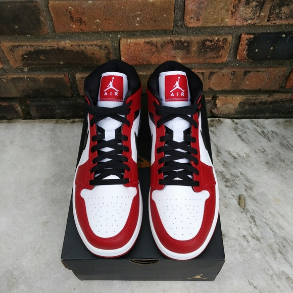 Air Jordan 1 Mid Chicago Sneakers - Picture 2 of 9